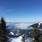 Vom Gipfel kann man den Nebel im Rheintal sehen.